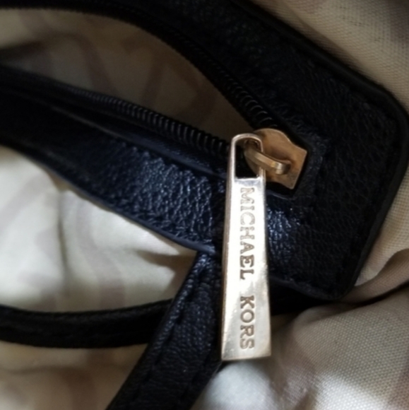 Michael Kors Black Pebbled Leather Hobo Shoulder Bag with Goldtone Logo - Picture 11 of 14